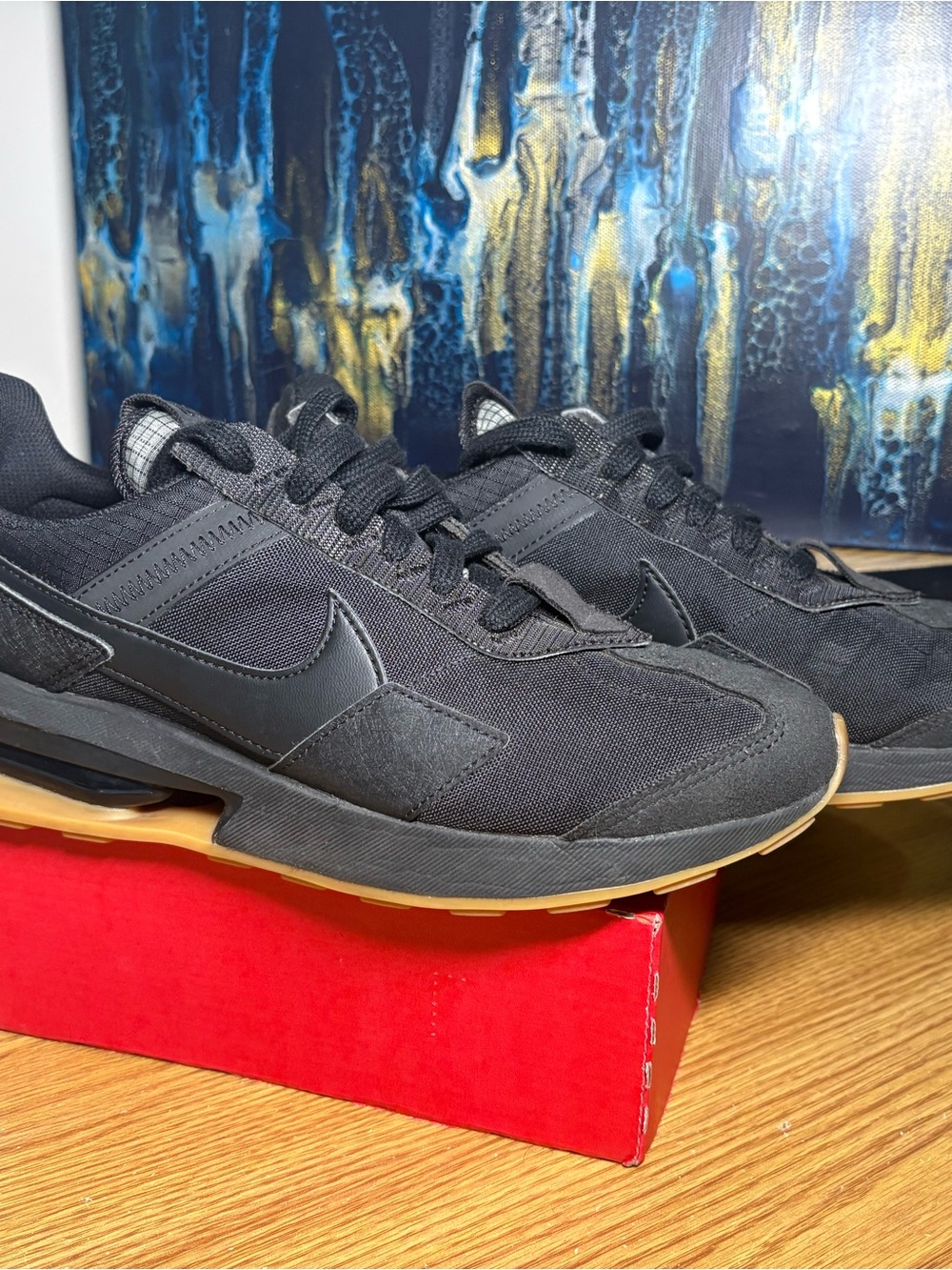 Nike Unisex Black Athletic Sneakers with Gum Outsole RARE!!